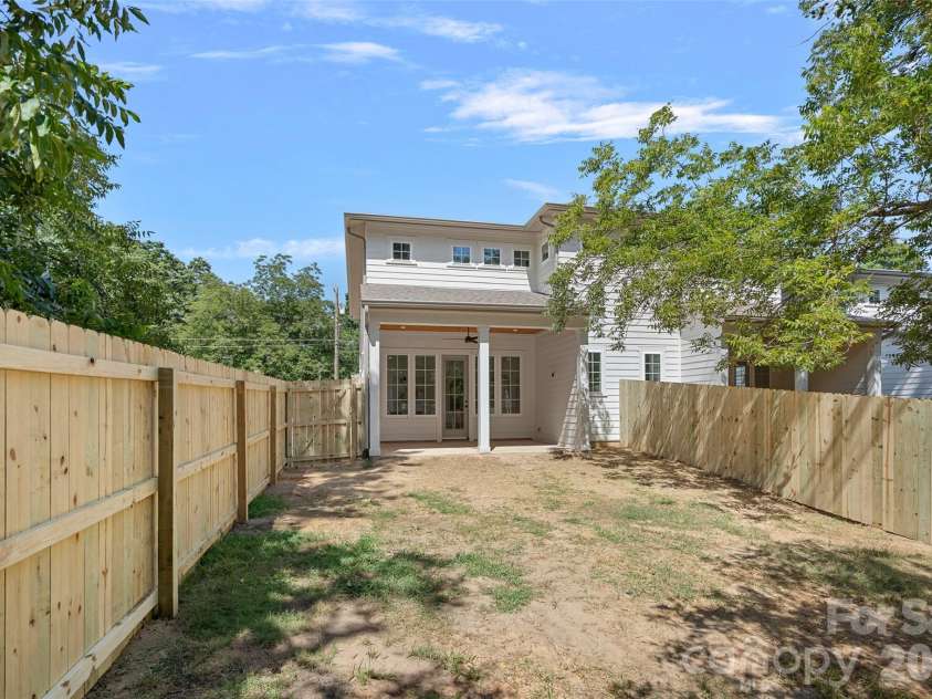 2900 Dogwood Avenue, Charlotte, NC 28206.  MLS# CAR4418350, YatesRealty ID 47397. 