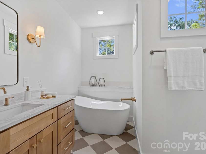 2902 Dogwood Avenue, Charlotte, NC 28206.  MLS# CAR4418351, YatesRealty ID 47398. 