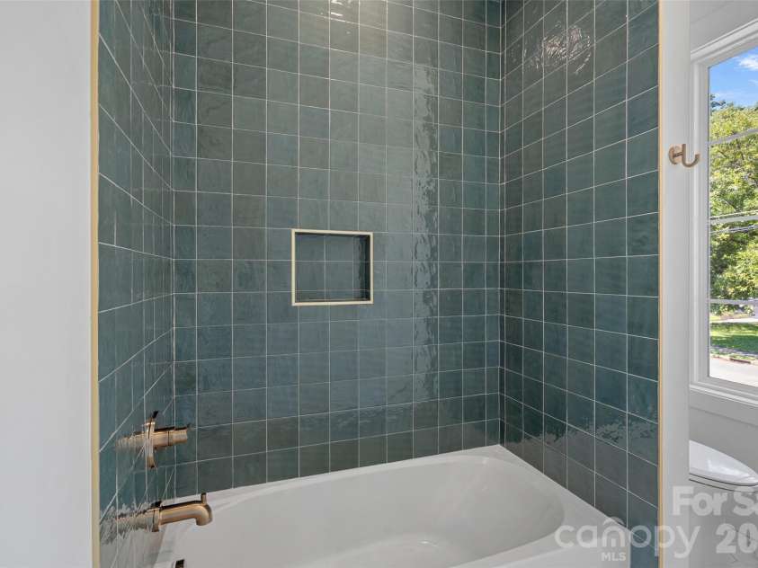 2902 Dogwood Avenue, Charlotte, NC 28206.  MLS# CAR4418351, YatesRealty ID 47398. 