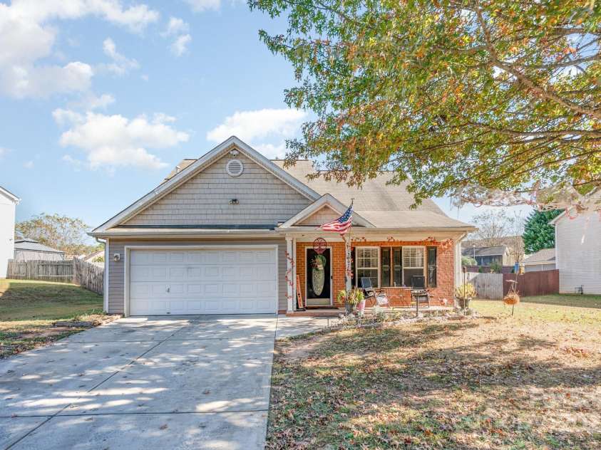 3007 Brookchase Boulevard, Fort Mill, SC 29707.  MLS# CAR4317006, YatesRealty ID 47399. 