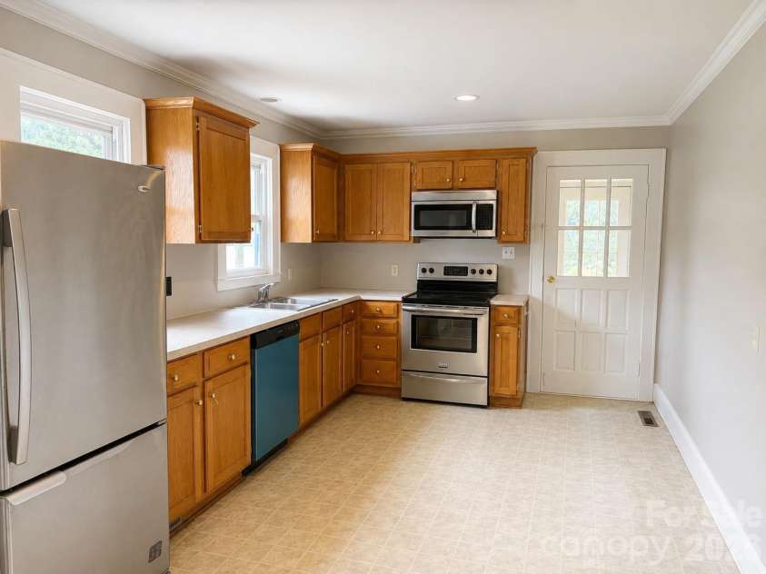 802 3rd Street, Conover, NC 28613.  MLS# CAR4417286, YatesRealty ID 47399. Kithcen