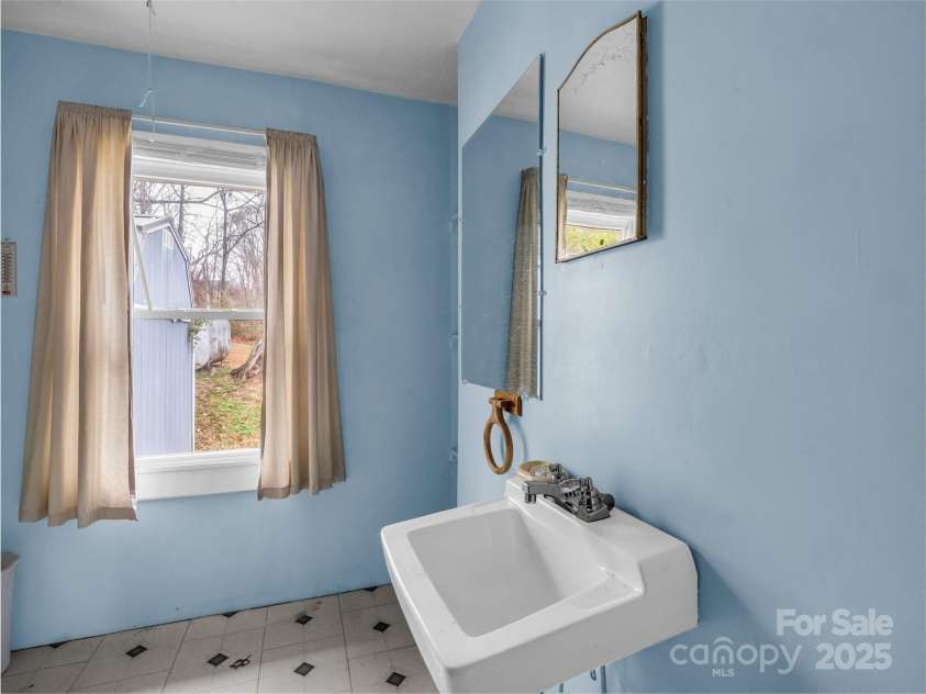 120 Maple Ridge Road, Candler, NC 28715.  MLS# CAR4327702, YatesRealty ID 474. 