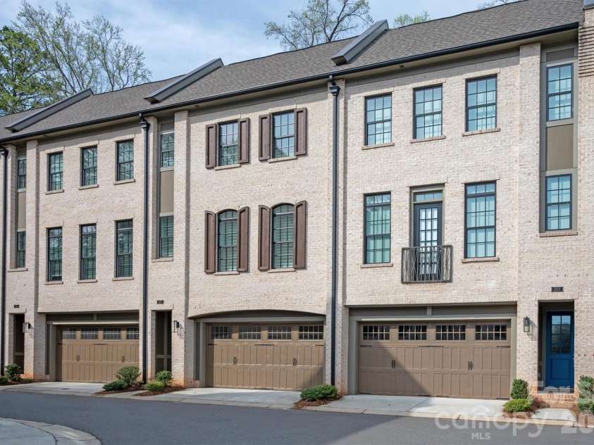 2815 Hillside Springs Drive, Charlotte, NC 28209.  MLS# CAR4358893, YatesRealty ID 4740. 