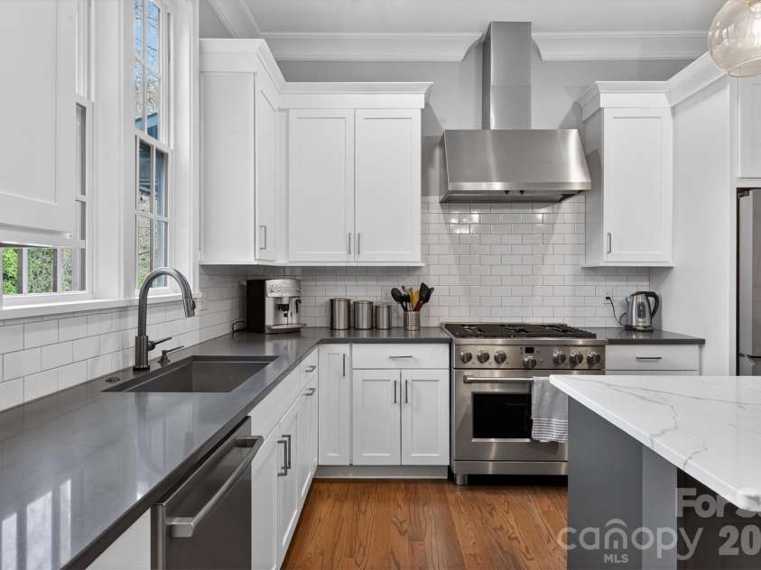 2815 Hillside Springs Drive, Charlotte, NC 28209.  MLS# CAR4358893, YatesRealty ID 4740. 