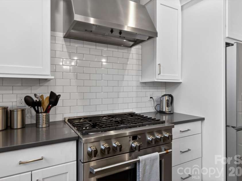 2815 Hillside Springs Drive, Charlotte, NC 28209.  MLS# CAR4358893, YatesRealty ID 4740. 
