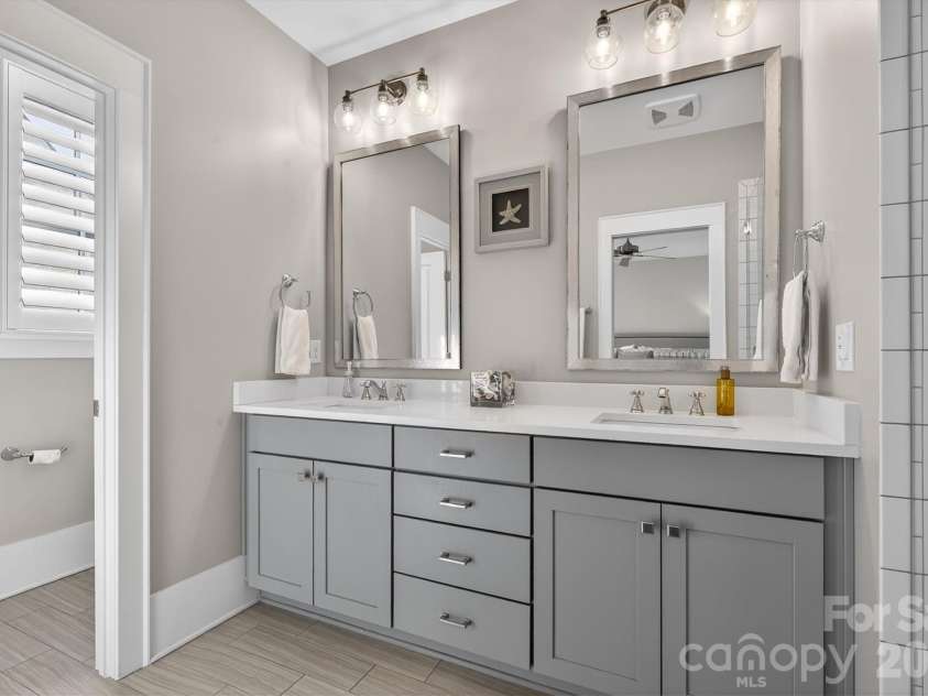2815 Hillside Springs Drive, Charlotte, NC 28209.  MLS# CAR4358893, YatesRealty ID 4740. 