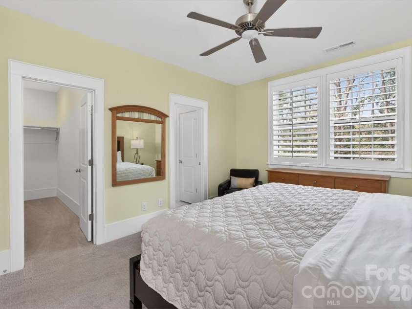 2815 Hillside Springs Drive, Charlotte, NC 28209.  MLS# CAR4358893, YatesRealty ID 4740. 