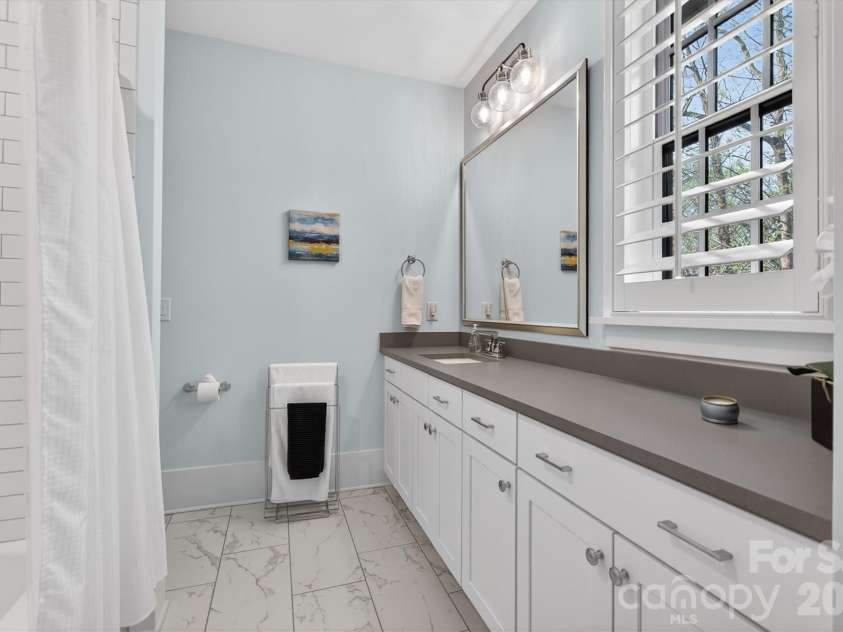 2815 Hillside Springs Drive, Charlotte, NC 28209.  MLS# CAR4358893, YatesRealty ID 4740. 