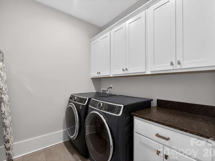 2815 Hillside Springs Drive, Charlotte, NC 28209.  MLS# CAR4358893, YatesRealty ID 4740. 