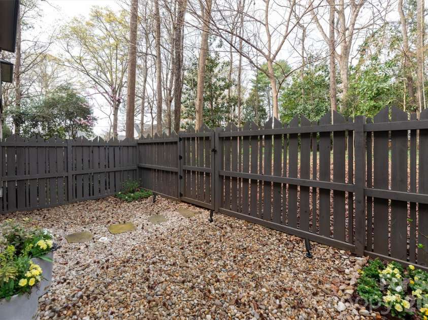 2815 Hillside Springs Drive, Charlotte, NC 28209.  MLS# CAR4358893, YatesRealty ID 4740. 