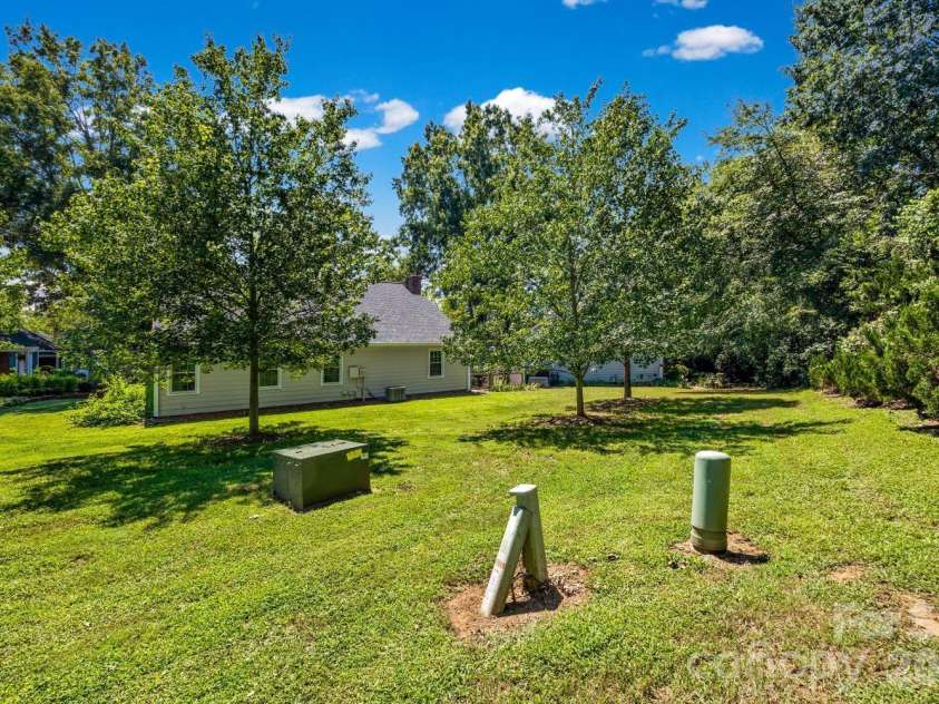2750 Quailrush Road, Charlotte, NC 28226.  MLS# CAR4418290, YatesRealty ID 47400. 