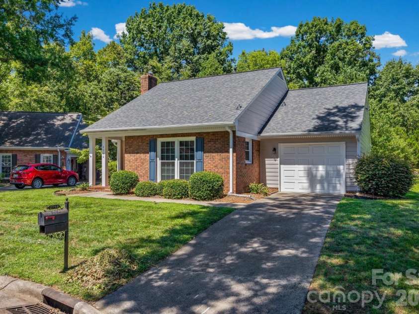 2750 Quailrush Road, Charlotte, NC 28226.  MLS# CAR4418290, YatesRealty ID 47400. 
