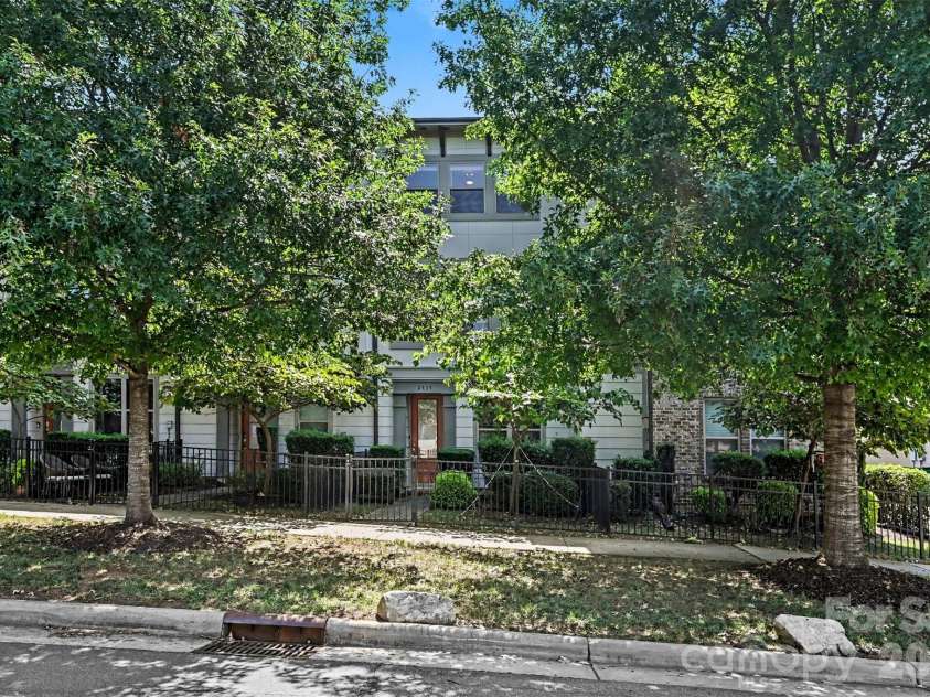 2539 Euclid Avenue, Charlotte, NC 28203.  MLS# CAR4418306, YatesRealty ID 47401. 