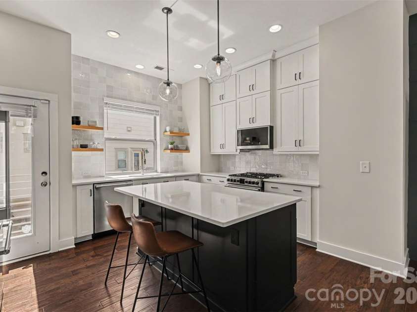 2539 Euclid Avenue, Charlotte, NC 28203.  MLS# CAR4418306, YatesRealty ID 47401. 