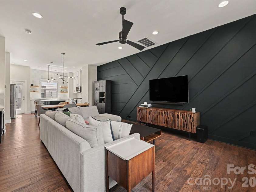 2539 Euclid Avenue, Charlotte, NC 28203.  MLS# CAR4418306, YatesRealty ID 47401. 