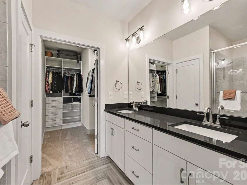 2539 Euclid Avenue, Charlotte, NC 28203.  MLS# CAR4418306, YatesRealty ID 47401. 