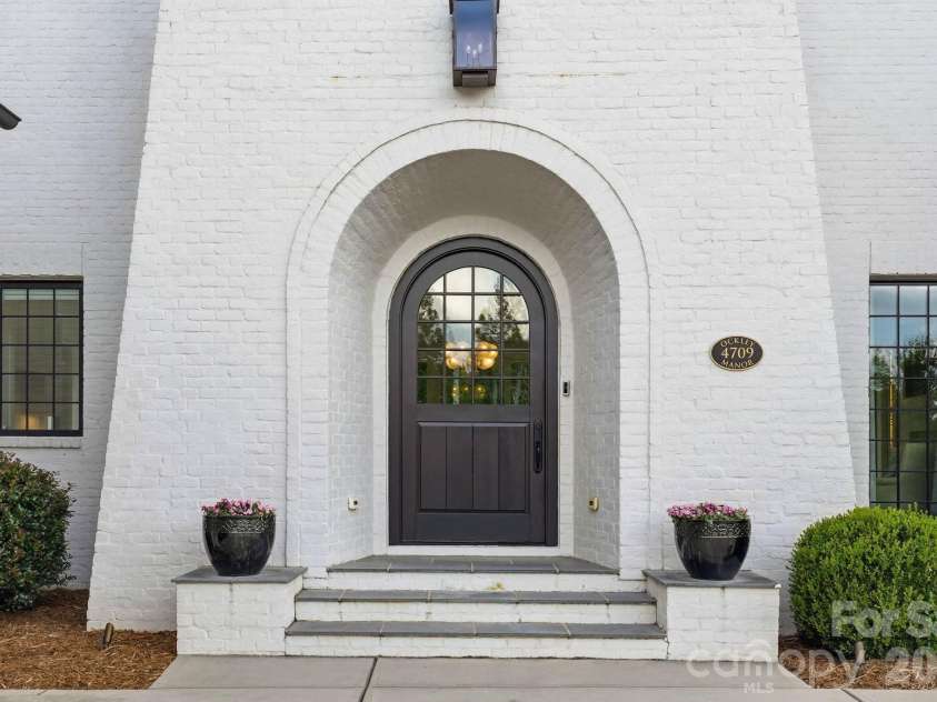 4709 Ockley Manor Lane, Charlotte, NC 28226.  MLS# CAR4416742, YatesRealty ID 47407. 