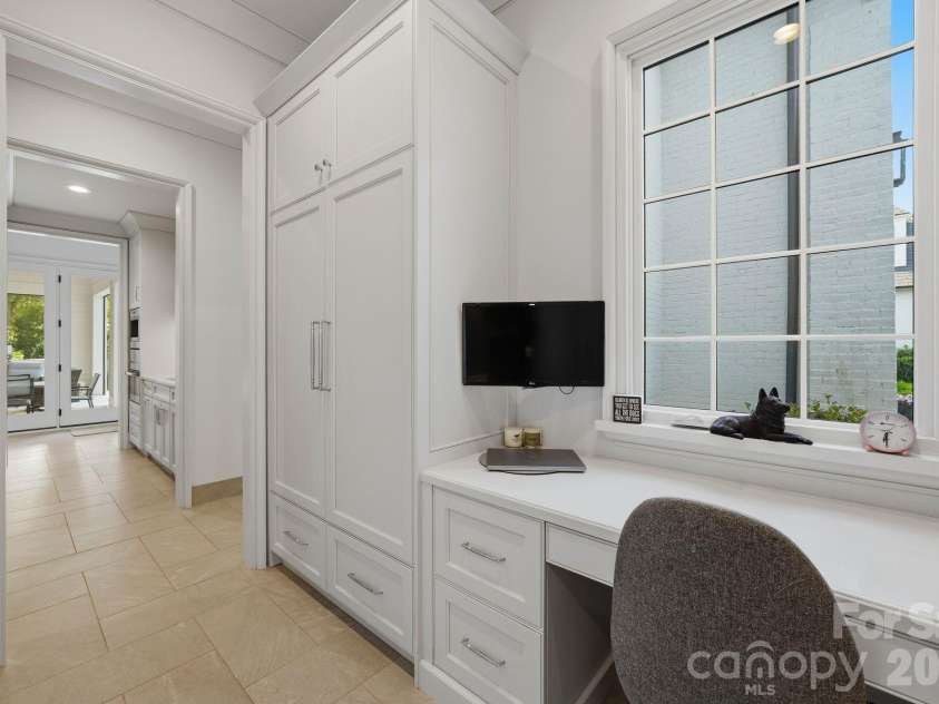 4709 Ockley Manor Lane, Charlotte, NC 28226.  MLS# CAR4416742, YatesRealty ID 47407. 