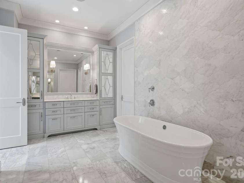 4709 Ockley Manor Lane, Charlotte, NC 28226.  MLS# CAR4416742, YatesRealty ID 47407. 