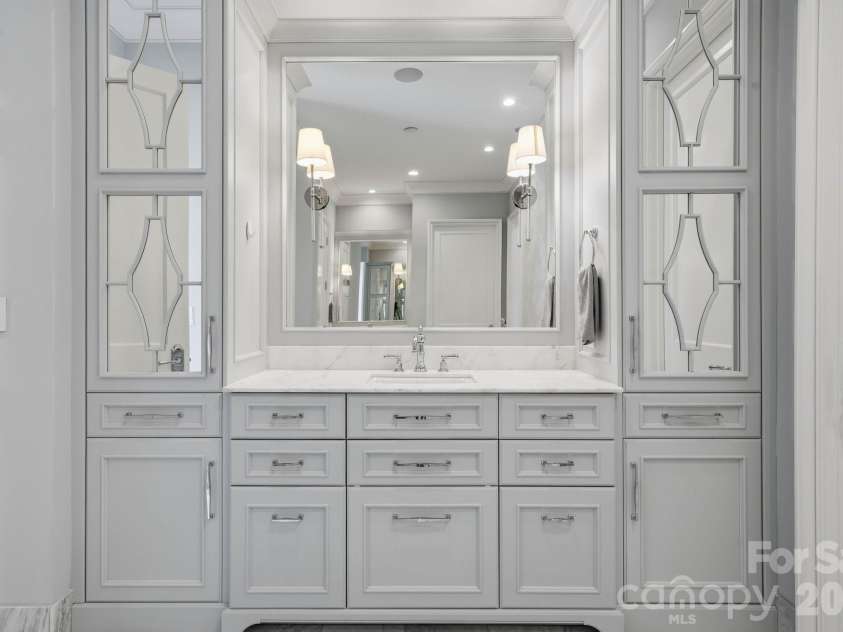 4709 Ockley Manor Lane, Charlotte, NC 28226.  MLS# CAR4416742, YatesRealty ID 47407. 