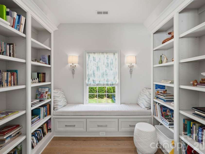 4709 Ockley Manor Lane, Charlotte, NC 28226.  MLS# CAR4416742, YatesRealty ID 47407. 