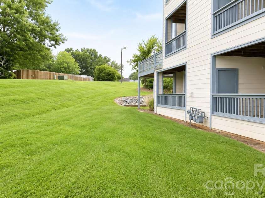8024 Tremaine Court, Charlotte, NC 28227.  MLS# CAR4417688, YatesRealty ID 47408. 