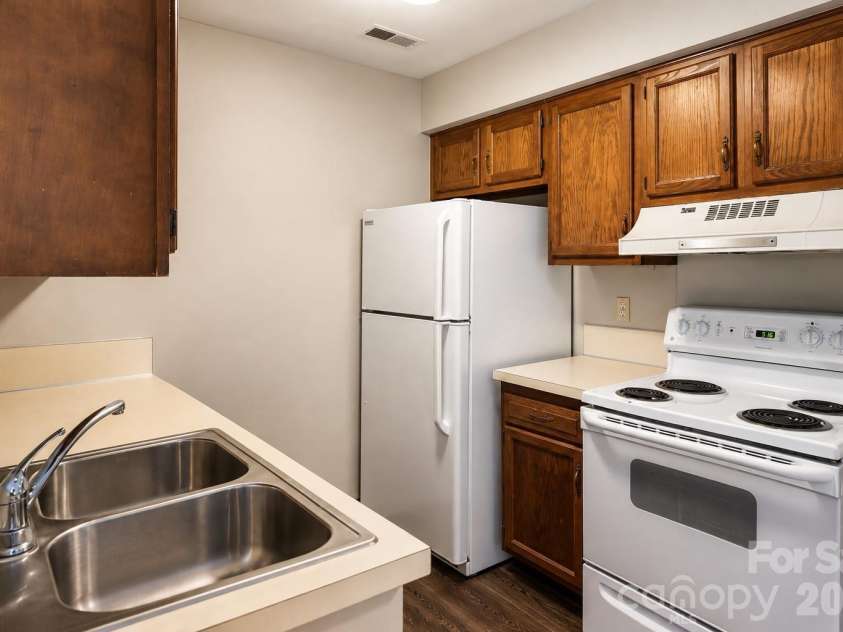 8024 Tremaine Court, Charlotte, NC 28227.  MLS# CAR4417688, YatesRealty ID 47408. 