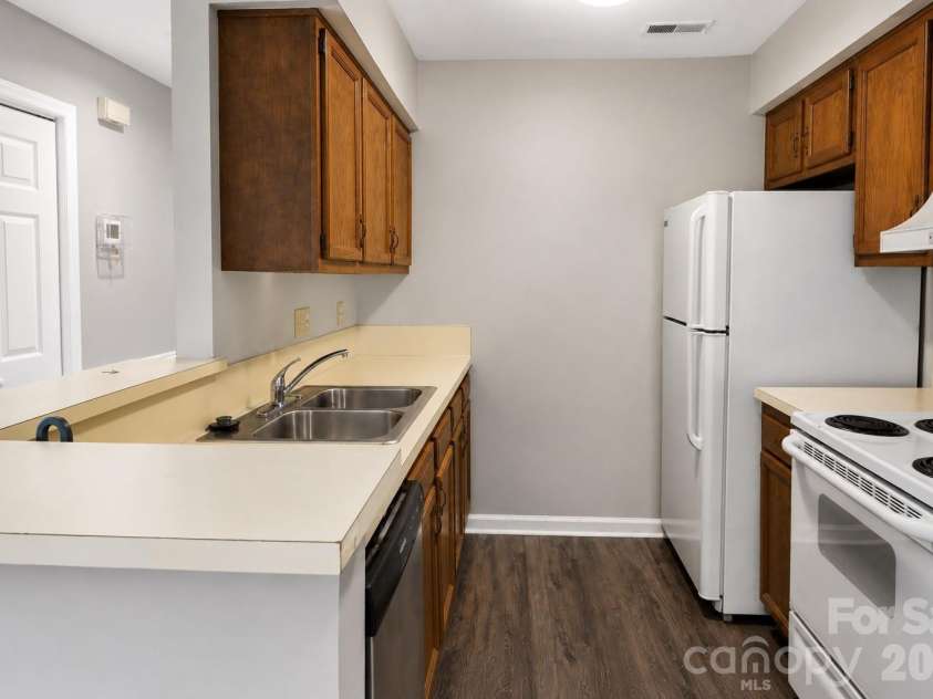 8024 Tremaine Court, Charlotte, NC 28227.  MLS# CAR4417688, YatesRealty ID 47408. 
