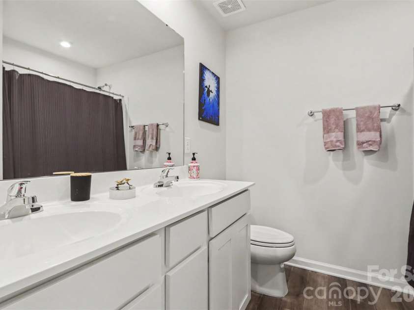 5116 Downhaul Drive, Charlotte, NC 28269.  MLS# CAR4417814, YatesRealty ID 47409. Bathroom 2