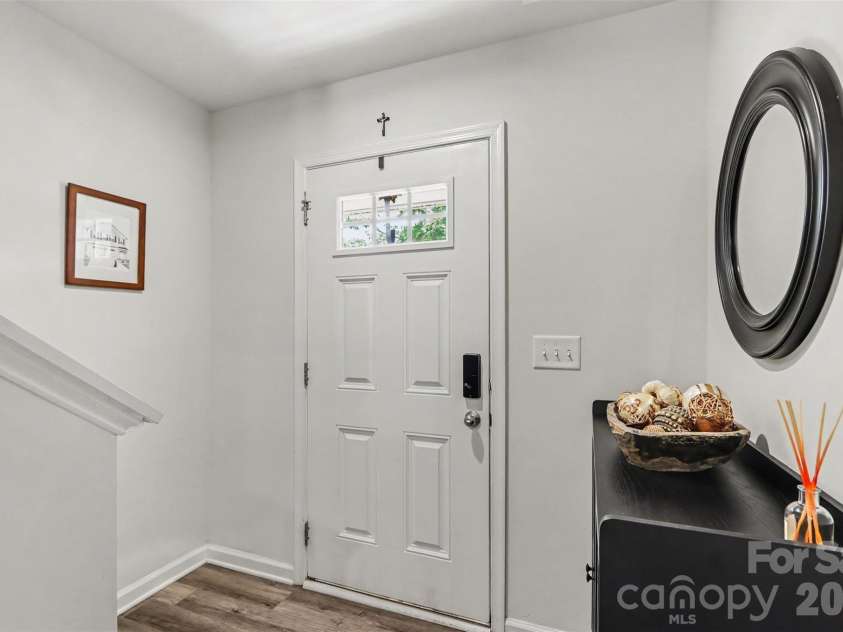 5116 Downhaul Drive, Charlotte, NC 28269.  MLS# CAR4417814, YatesRealty ID 47409. Entryway