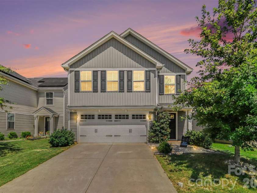 5116 Downhaul Drive, Charlotte, NC 28269.  MLS# CAR4417814, YatesRealty ID 47409. Front Exterior