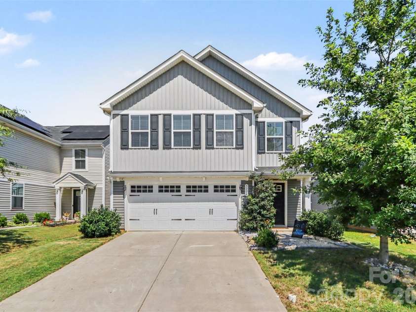 5116 Downhaul Drive, Charlotte, NC 28269.  MLS# CAR4417814, YatesRealty ID 47409. Front Exterior