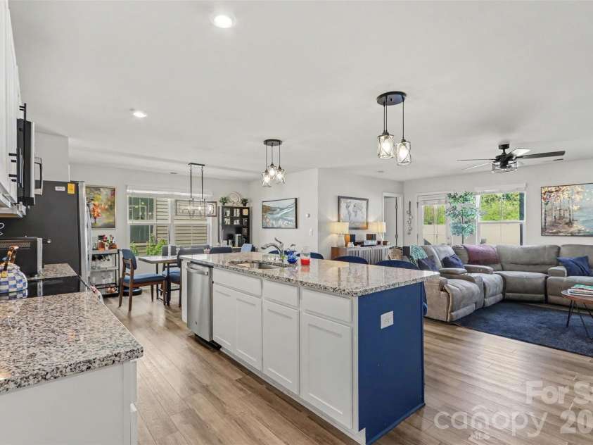 5116 Downhaul Drive, Charlotte, NC 28269.  MLS# CAR4417814, YatesRealty ID 47409. Kitchen