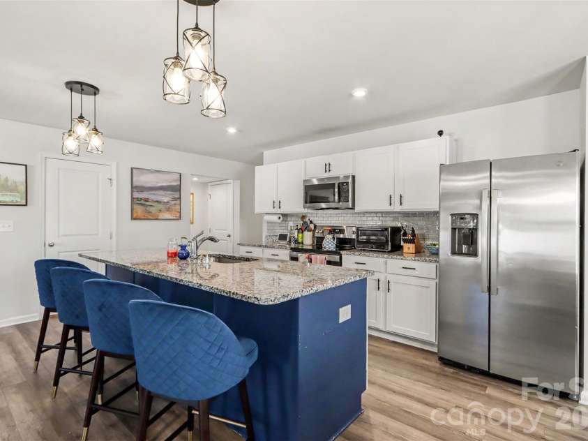 5116 Downhaul Drive, Charlotte, NC 28269.  MLS# CAR4417814, YatesRealty ID 47409. Kitchen