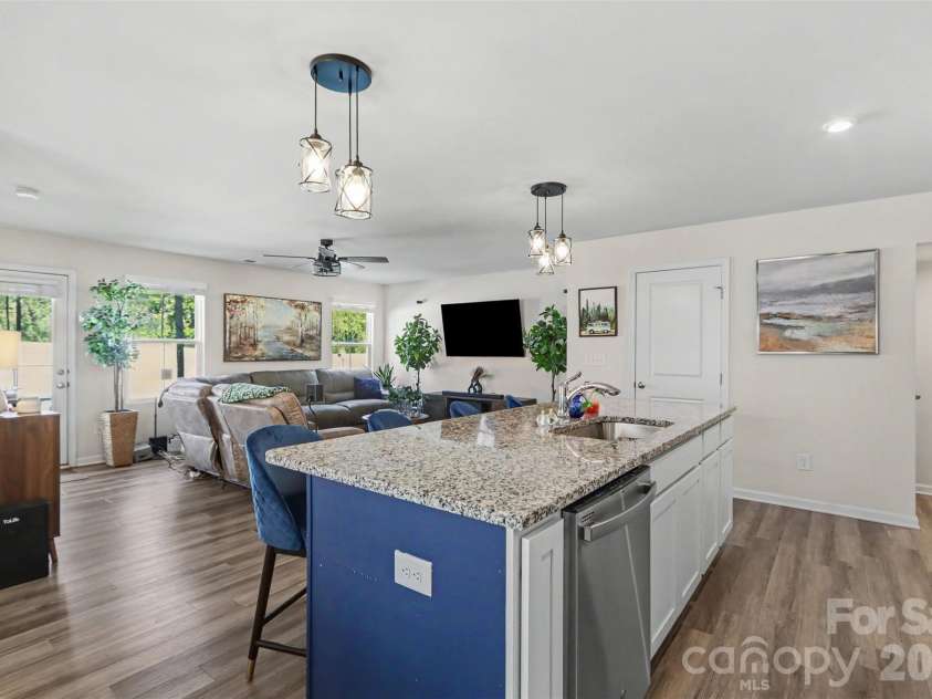 5116 Downhaul Drive, Charlotte, NC 28269.  MLS# CAR4417814, YatesRealty ID 47409. Kitchen