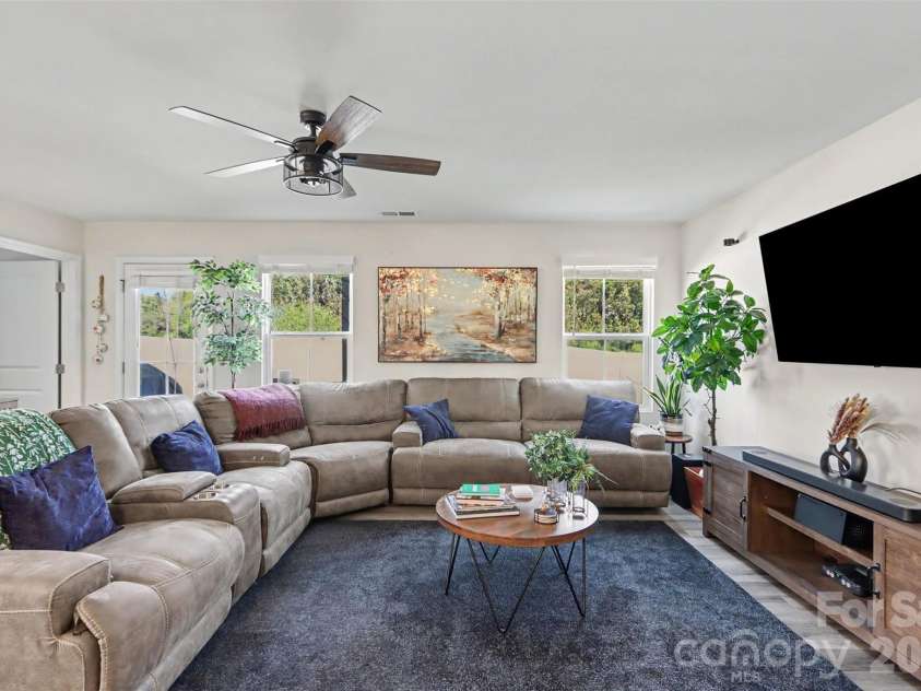 5116 Downhaul Drive, Charlotte, NC 28269.  MLS# CAR4417814, YatesRealty ID 47409. Living Room