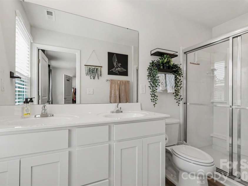 5116 Downhaul Drive, Charlotte, NC 28269.  MLS# CAR4417814, YatesRealty ID 47409. Primary Bathroom