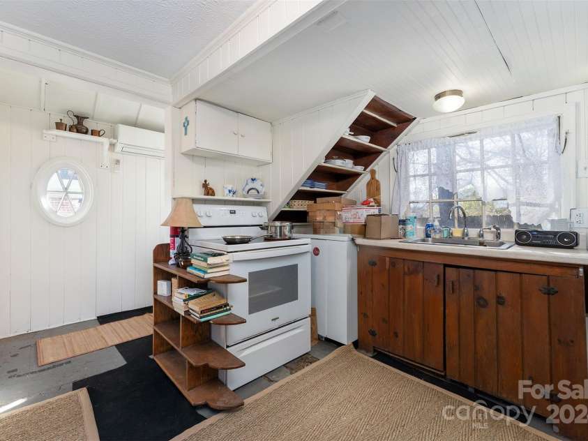 103 & 105 Pine Street, Black Mountain, NC 28711.  MLS# CAR4205366, YatesRealty ID 4741. 