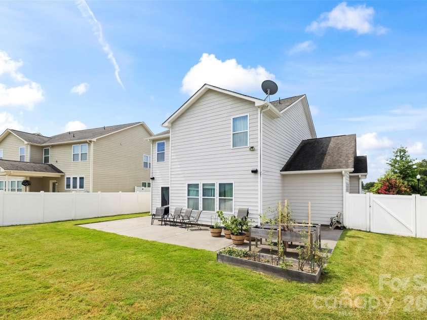 4312 Huntley Glen Drive, Pineville, NC 28134.  MLS# CAR4416712, YatesRealty ID 47410. 