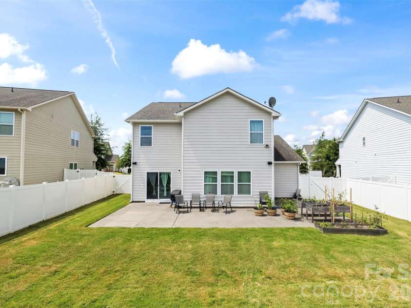 4312 Huntley Glen Drive, Pineville, NC 28134.  MLS# CAR4416712, YatesRealty ID 47410. 