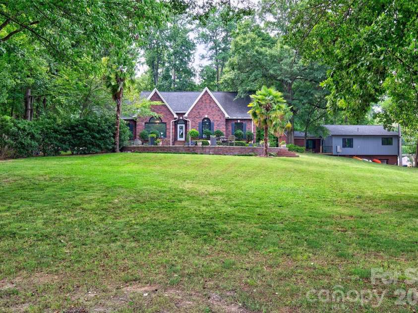 2143 Peninsula Drive, Lake Wylie, SC 29710.  MLS# CAR4416751, YatesRealty ID 47411. 