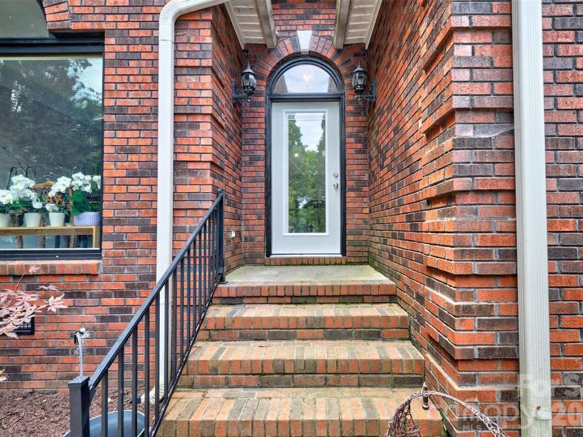2143 Peninsula Drive, Lake Wylie, SC 29710.  MLS# CAR4416751, YatesRealty ID 47411. 