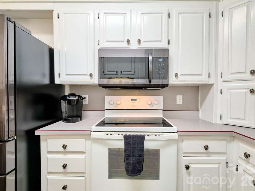 2143 Peninsula Drive, Lake Wylie, SC 29710.  MLS# CAR4416751, YatesRealty ID 47411. 