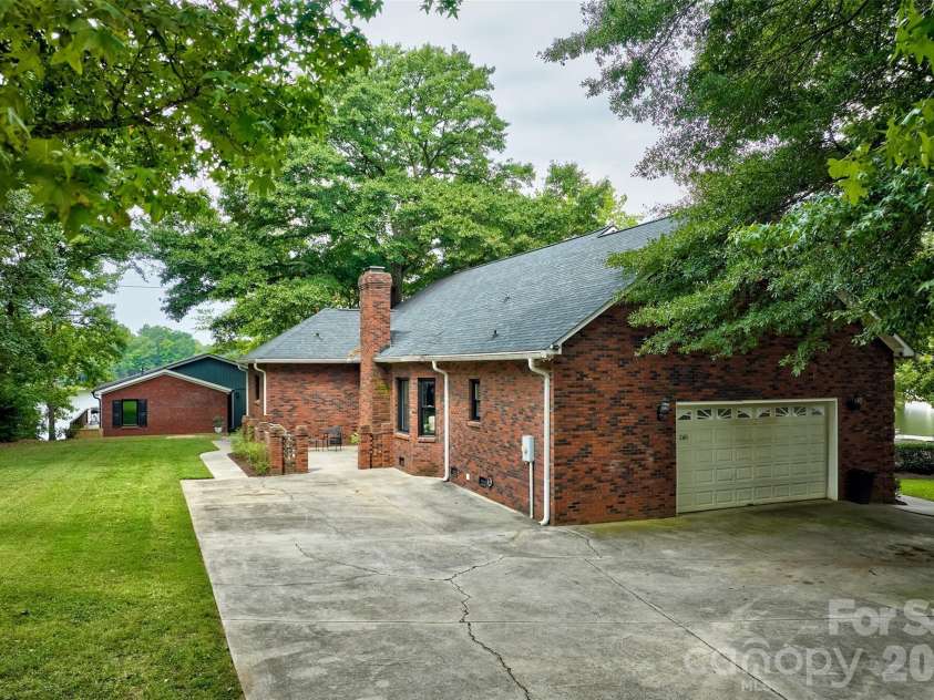 2143 Peninsula Drive, Lake Wylie, SC 29710.  MLS# CAR4416751, YatesRealty ID 47411. 