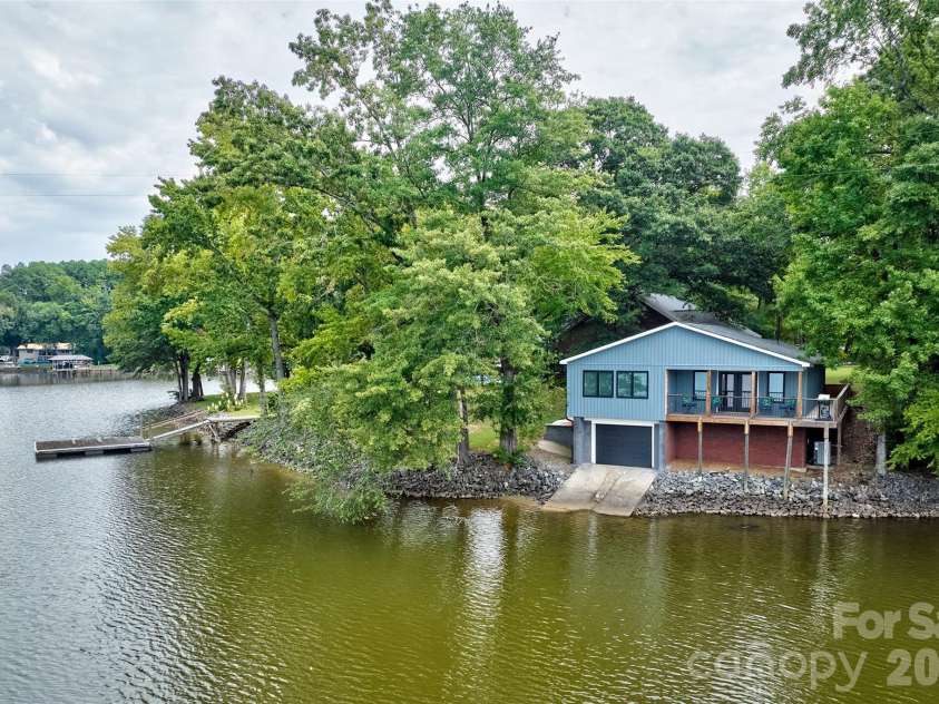2143 Peninsula Drive, Lake Wylie, SC 29710.  MLS# CAR4416751, YatesRealty ID 47411. 