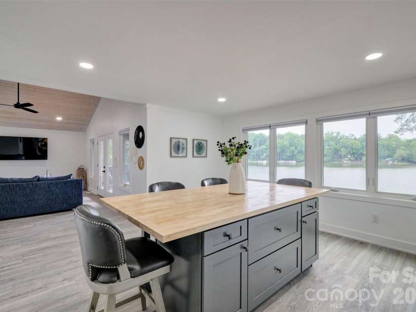 2143 Peninsula Drive, Lake Wylie, SC 29710.  MLS# CAR4416751, YatesRealty ID 47411. 