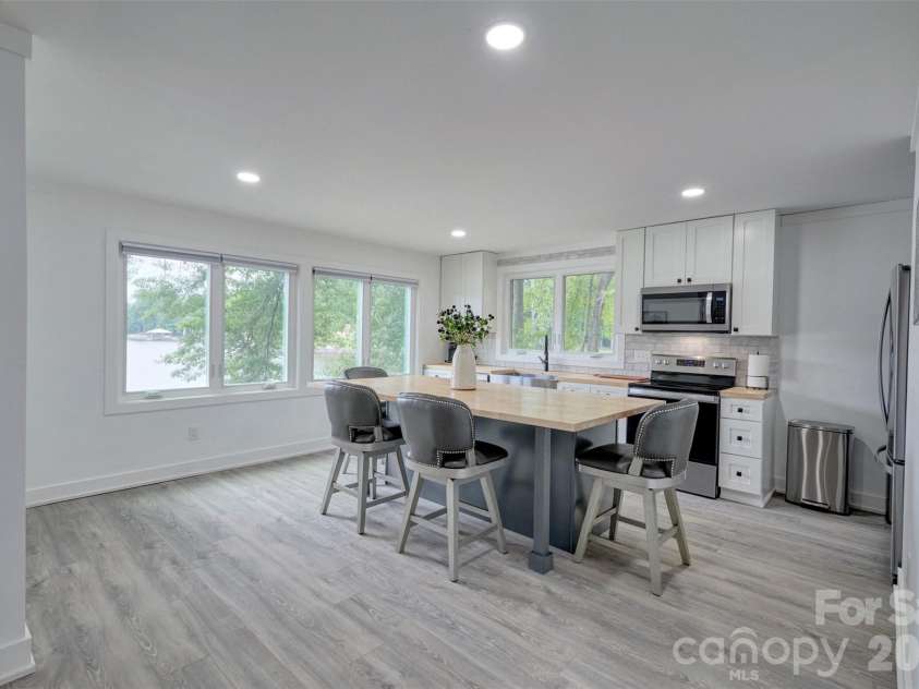 2143 Peninsula Drive, Lake Wylie, SC 29710.  MLS# CAR4416751, YatesRealty ID 47411. 