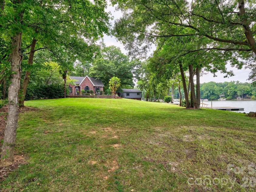 2143 Peninsula Drive, Lake Wylie, SC 29710.  MLS# CAR4416751, YatesRealty ID 47411. 