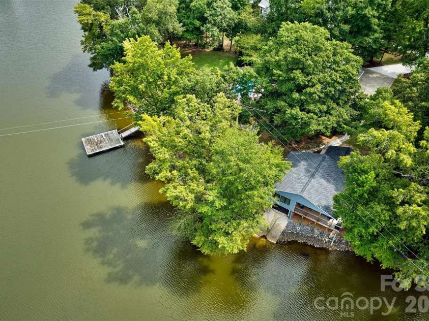 2143 Peninsula Drive, Lake Wylie, SC 29710.  MLS# CAR4416751, YatesRealty ID 47411. 