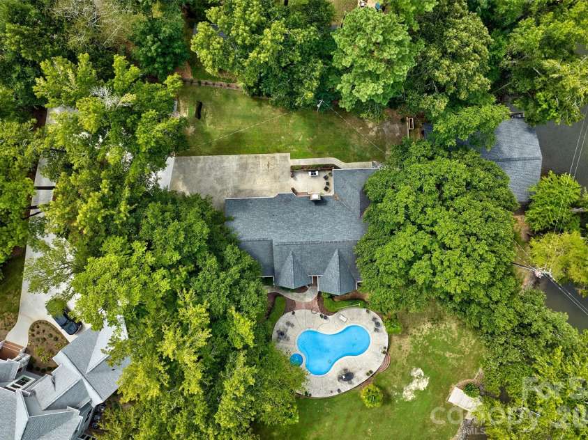 2143 Peninsula Drive, Lake Wylie, SC 29710.  MLS# CAR4416751, YatesRealty ID 47411. 